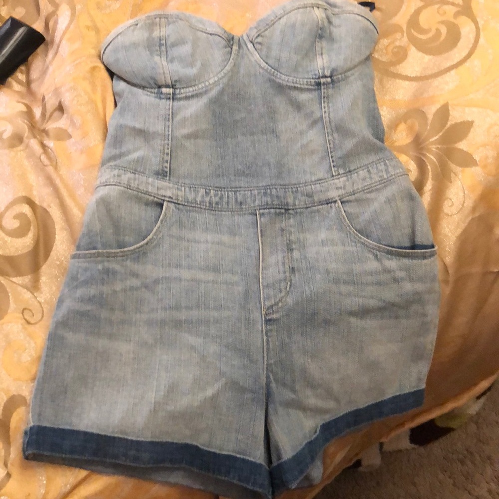 One piece short outfit